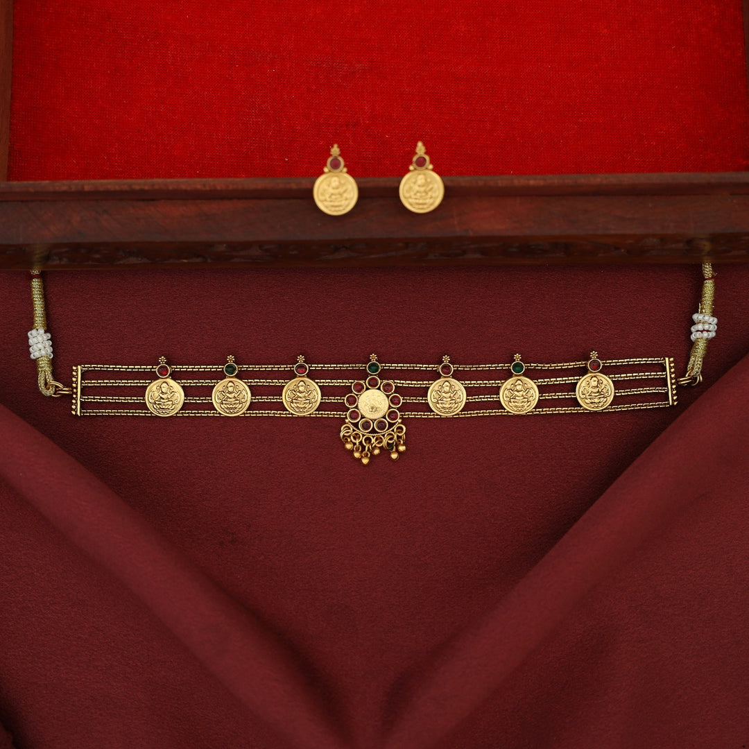 Samudra Pradvi 4 Layer Kashi Choker With Stud