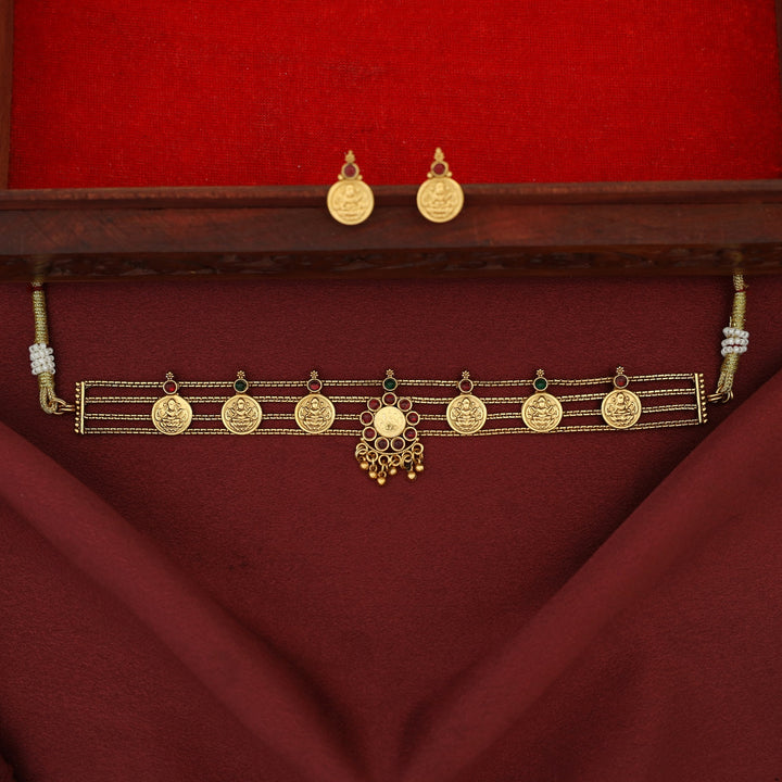 Samudra Pradvi 4 Layer Kashi Choker With Stud