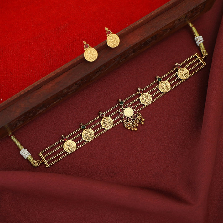 Samudra Pradvi 4 Layer Kashi Choker With Stud