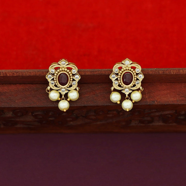 Theja Oval Stone Pearl Neckpiece With Earring