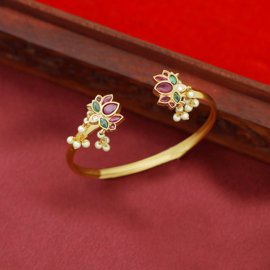 Hashini Flower Pearl Bangle