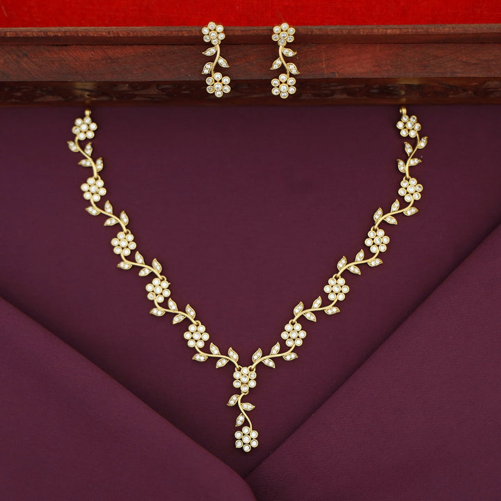 Aanchal Stone Flower & Leaf Short Neckpiece With Earring