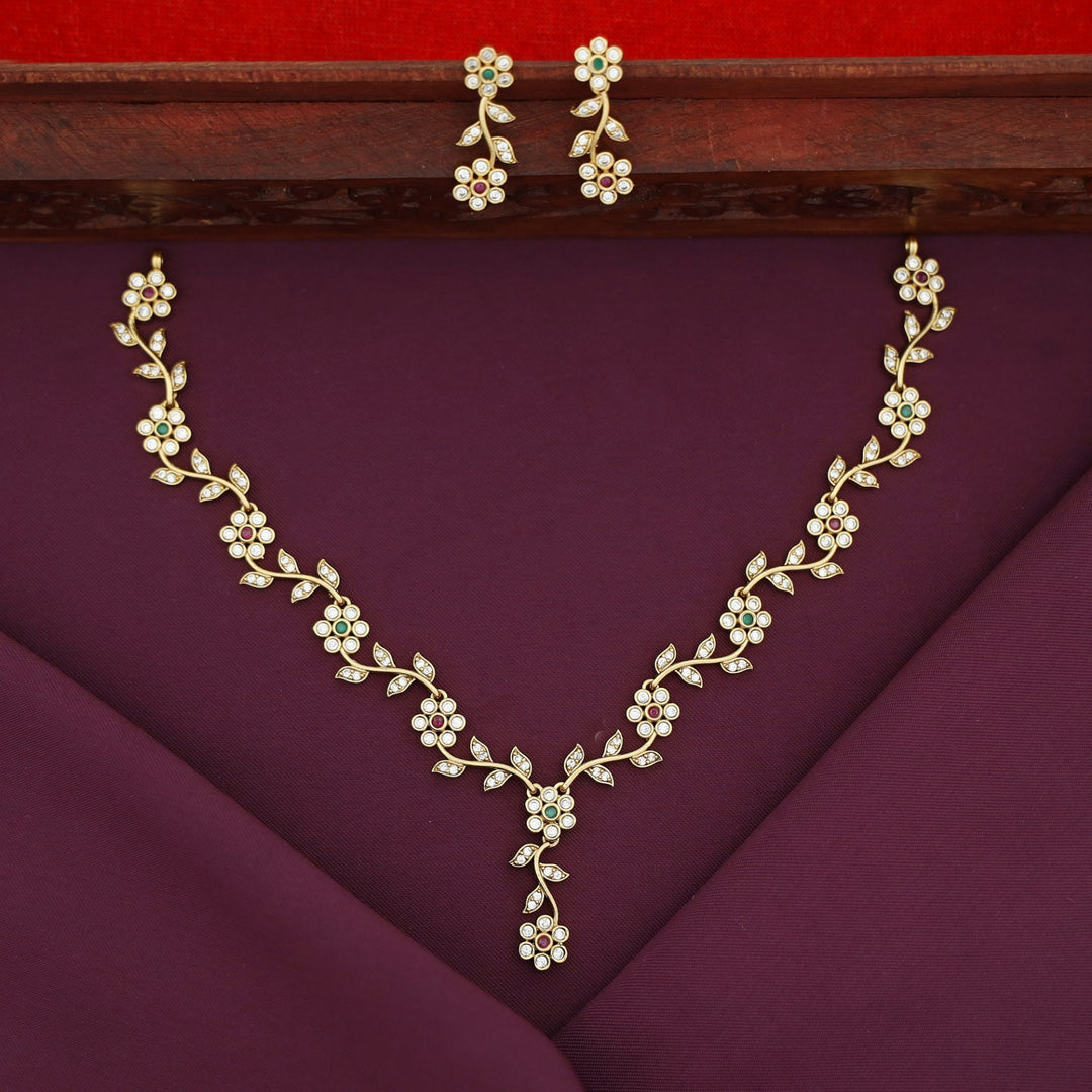 Aanchal Stone Flower & Leaf Short Neckpiece With Earring
