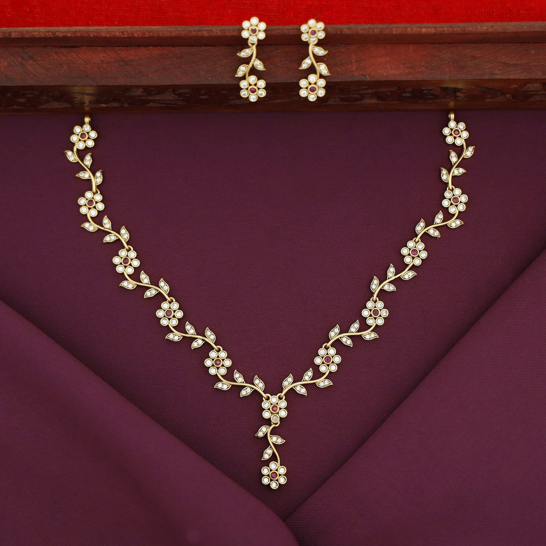 Aanchal Stone Flower & Leaf Short Neckpiece With Earring