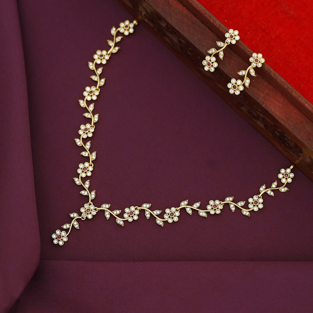 Aanchal Stone Flower & Leaf Short Neckpiece With Earring