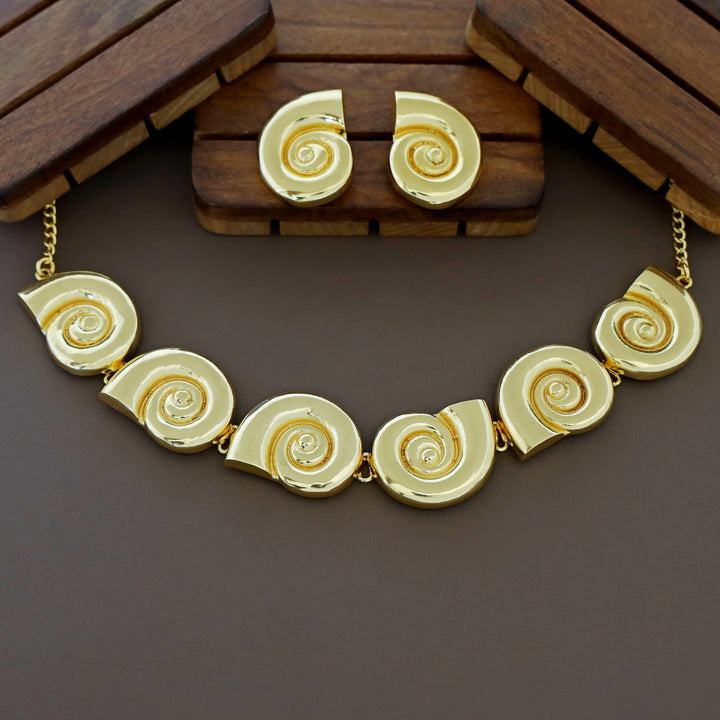 Aviana Golden Snail Shape Choker With Earring