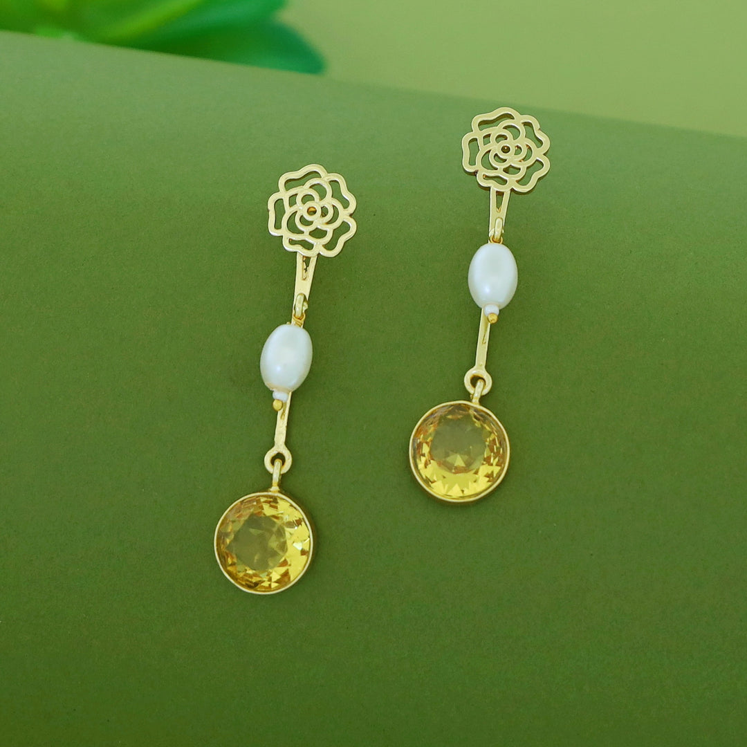 Golden Mini Raazi Flower Stick Pearl Glossy Earring