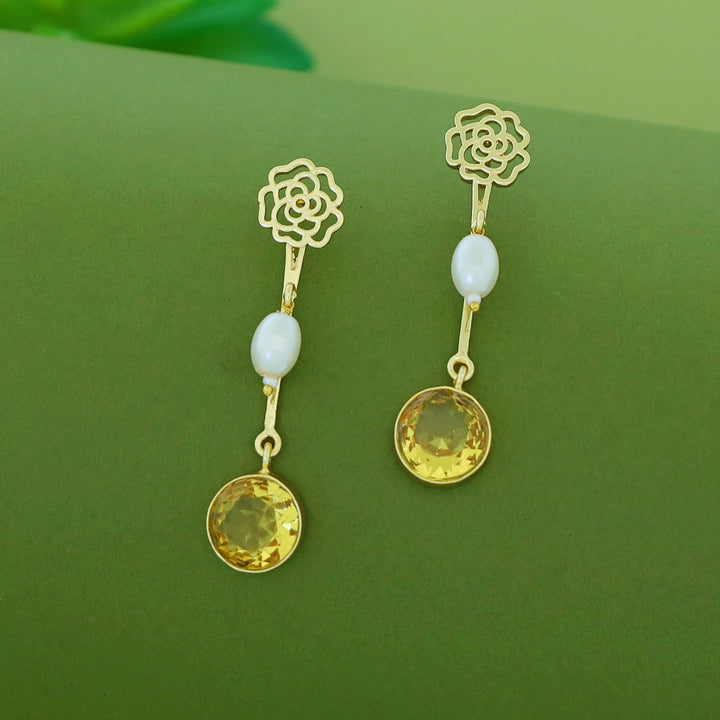 Golden Mini Raazi Flower Stick Pearl Glossy Earring