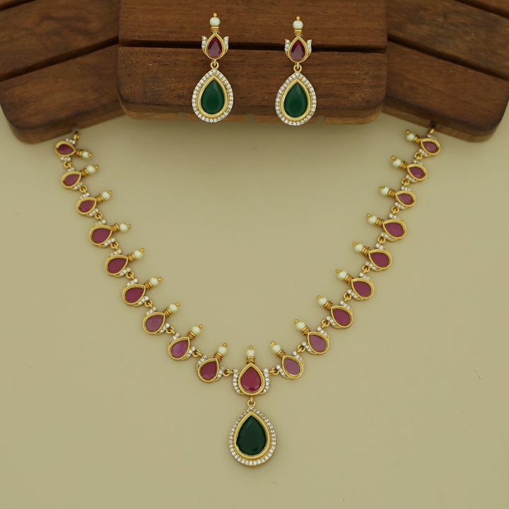 Daivi Drop Pearl Short Neckpiece With Earring