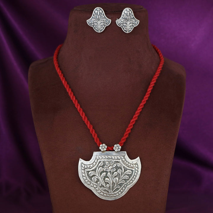 Kamisha Antique Silver Threaded Long Neckpiece with Stud