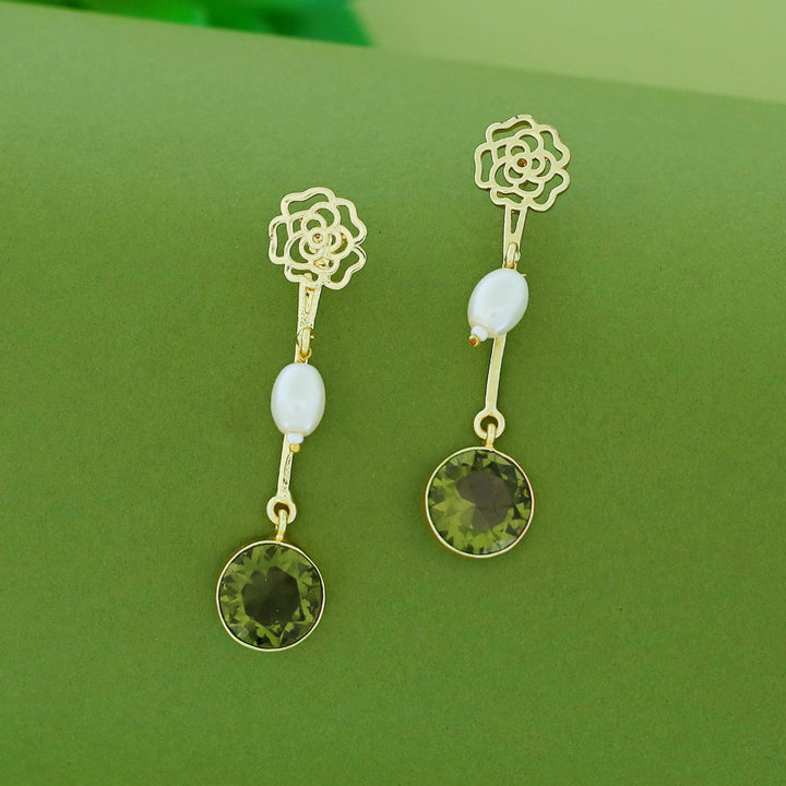 Golden Mini Raazi Flower Stick Pearl Glossy Earring