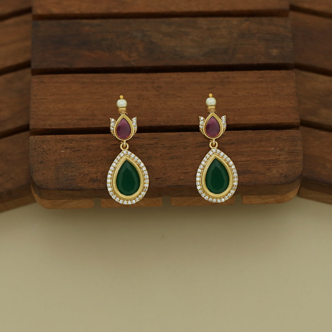 Daivi Drop Pearl Short Neckpiece With Earring