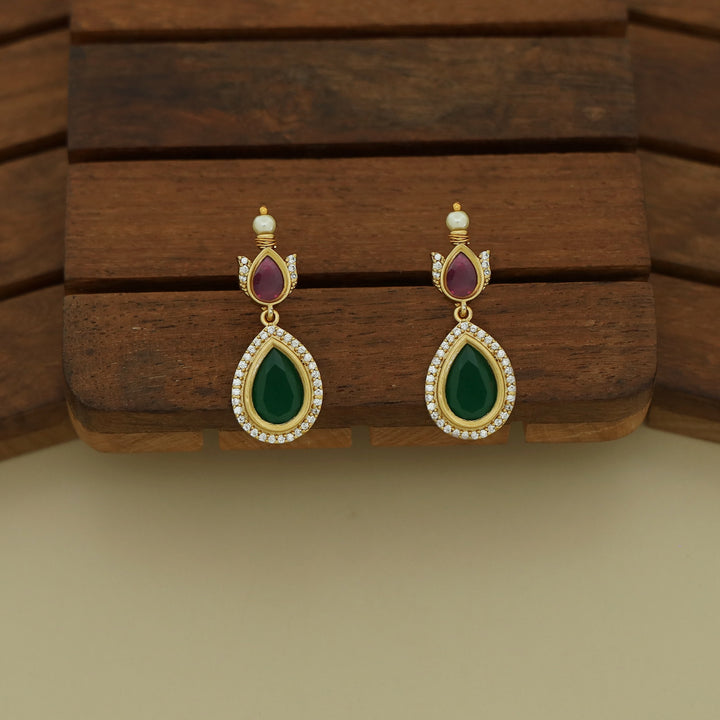 Daivi Drop Pearl Short Neckpiece With Earring