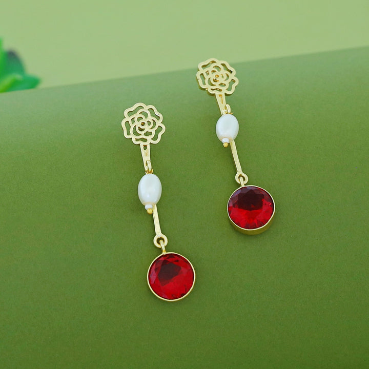 Golden Mini Raazi Flower Stick Pearl Glossy Earring