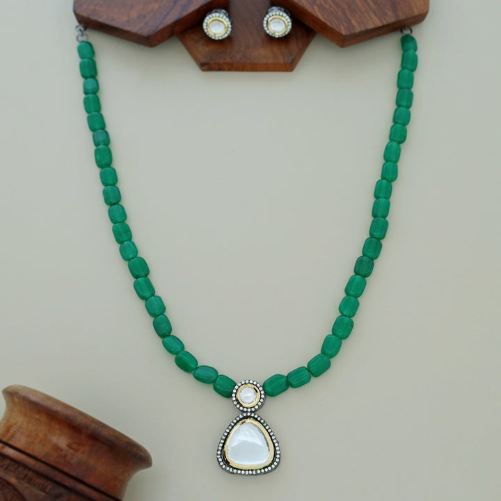 Lavanika kundan Neckpiece With Stud