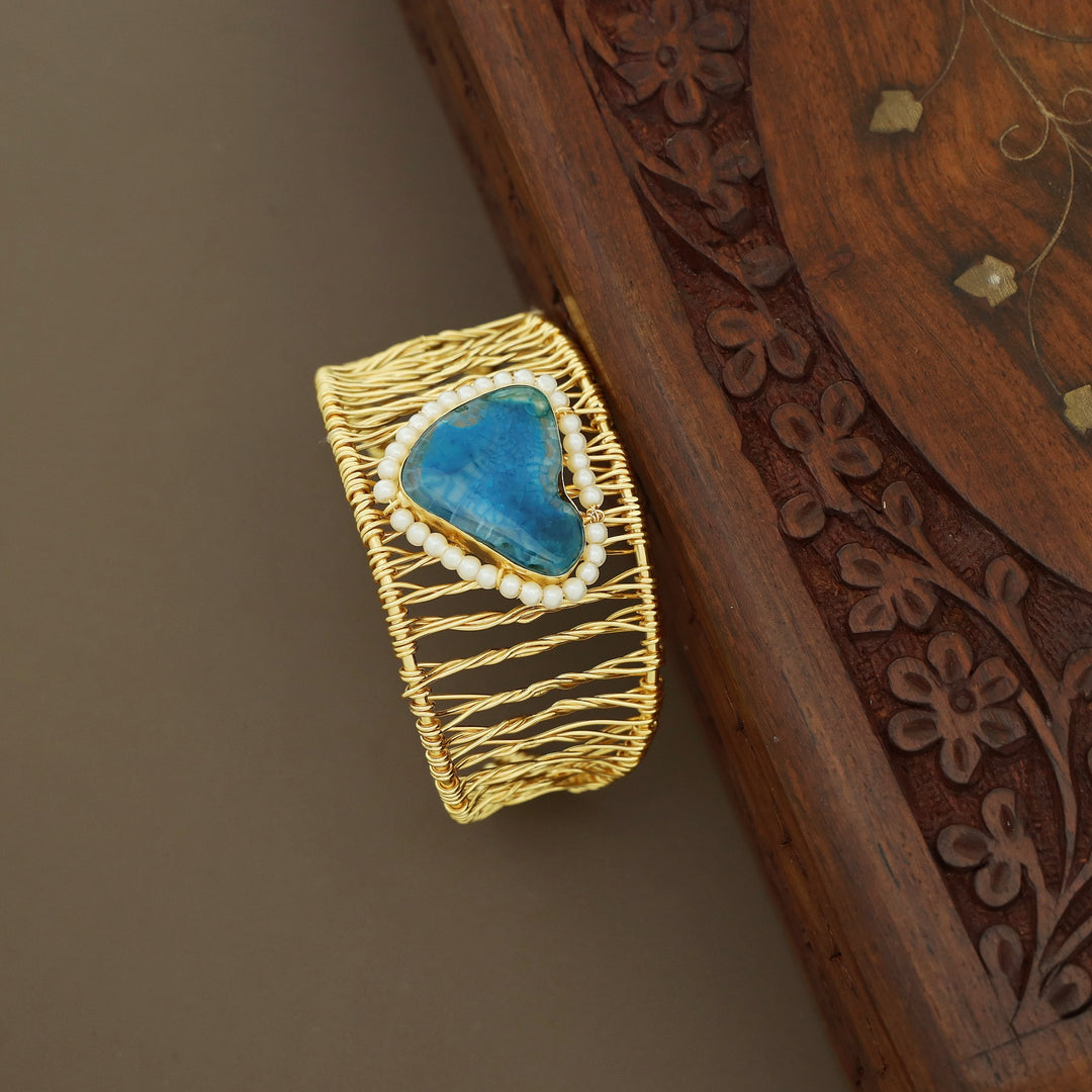 Versha Golden Wired Agate Pearl Bangle