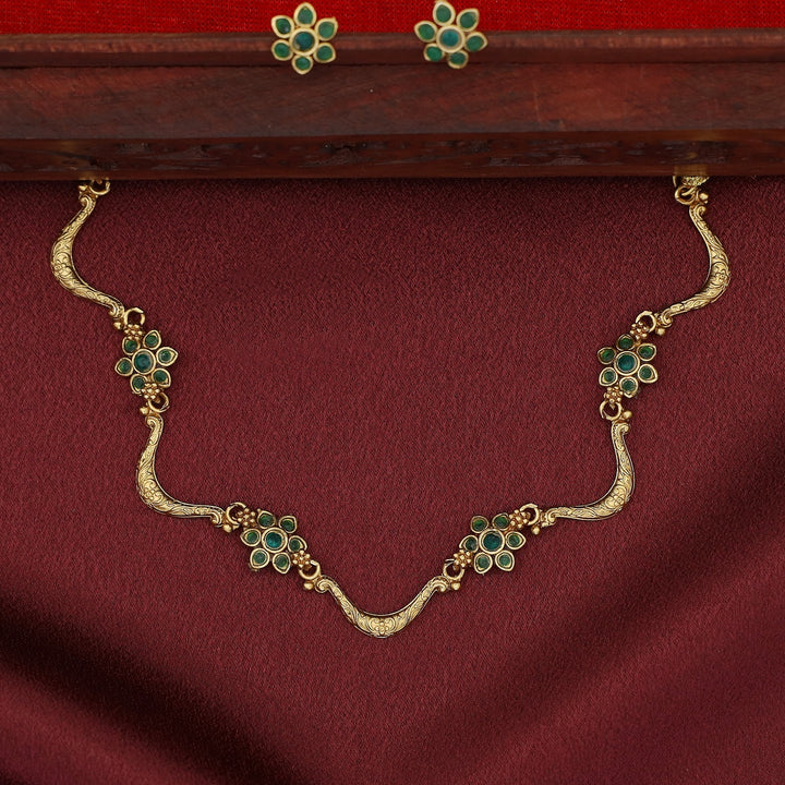 Deepashri Tetra Flower Curvy Short Neckpiece With Earring