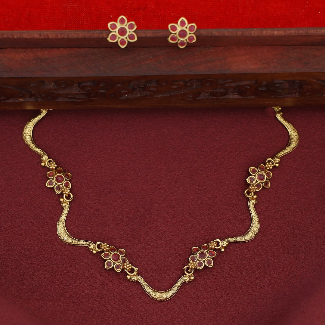 Deepashri Tetra Flower Curvy Short Neckpiece With Earring