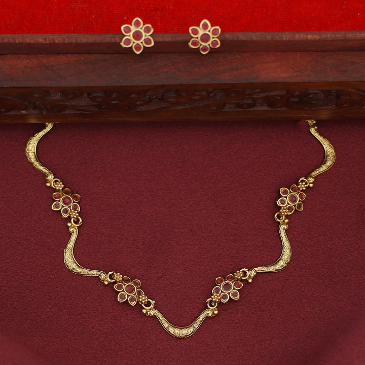 Deepashri Tetra Flower Curvy Short Neckpiece With Earring