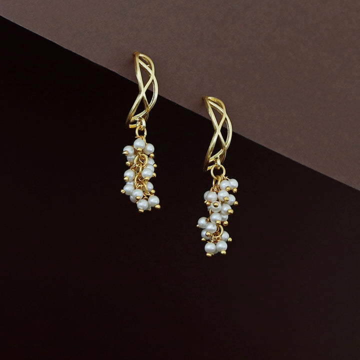 Carolina Golden Curvy Bunch Pearl Earring