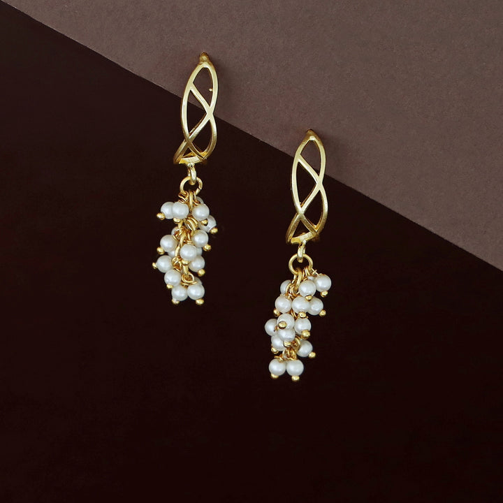 Carolina Golden Curvy Bunch Pearl Earring