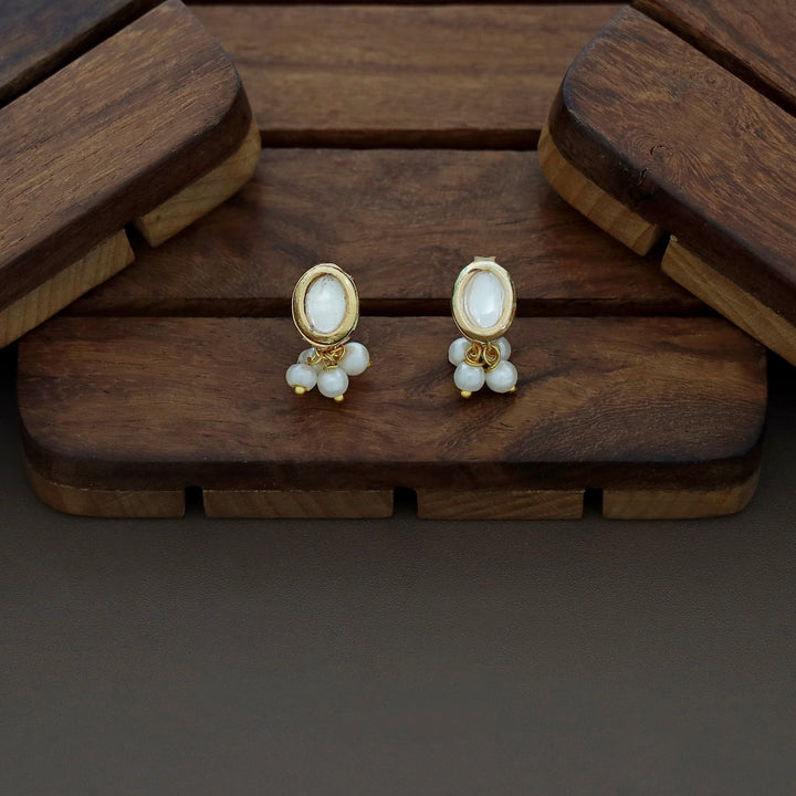 Melorra Kundan Cluster Pearl Short Neckpiece / Choker With Earring