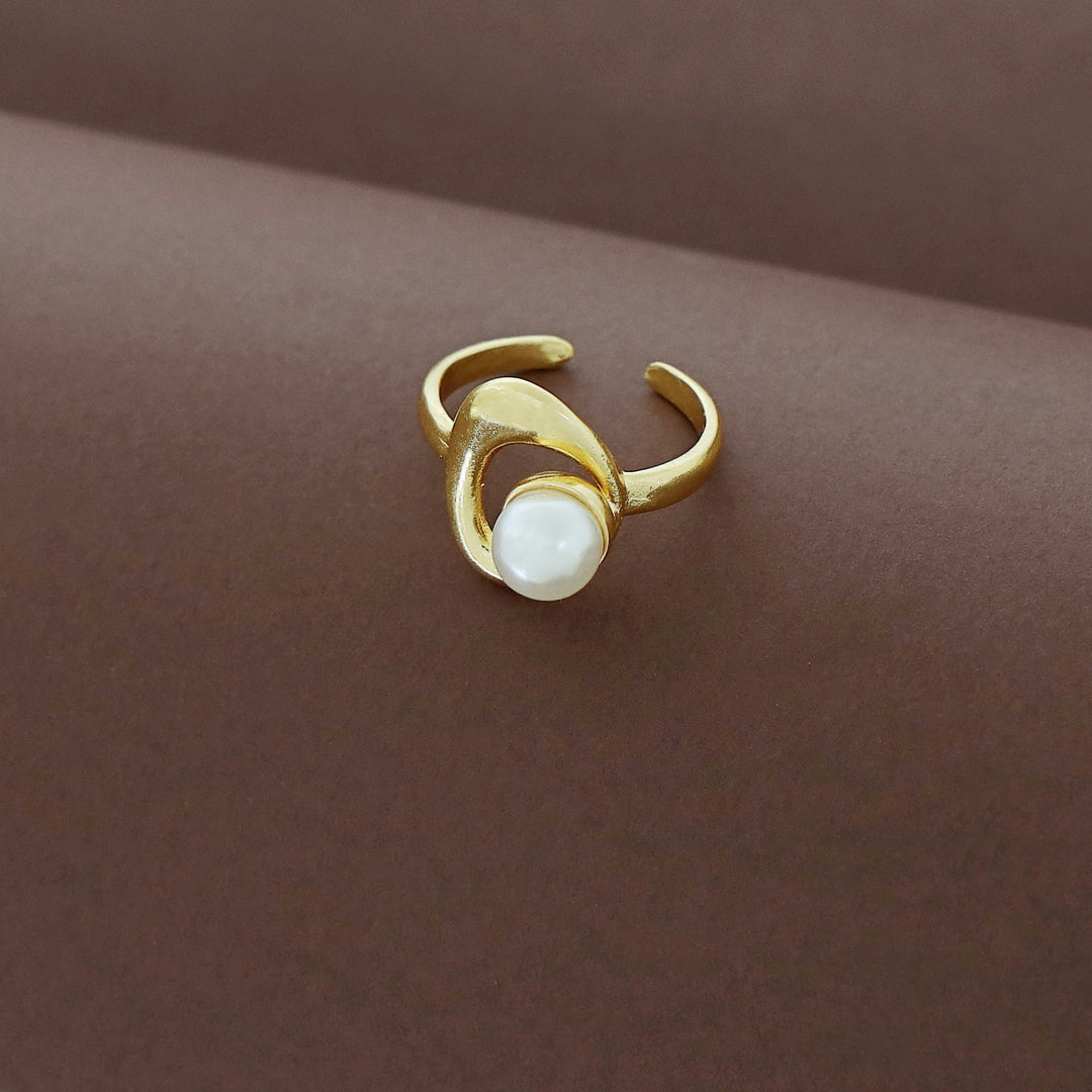 Daphne Golden Pearl Ring