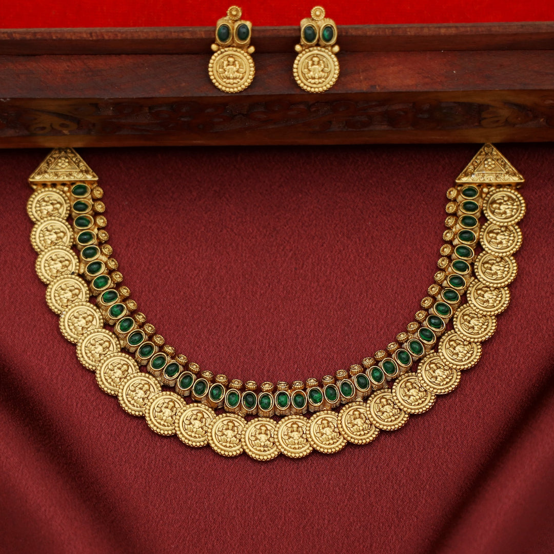 Rudveera Kashi Short Neckpiece With Earring