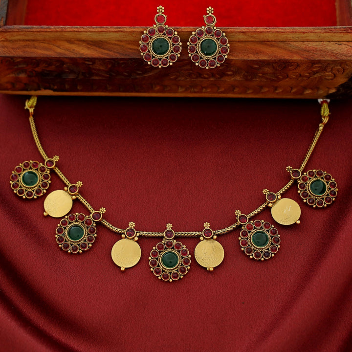 Sreelekha Floral Kashi Short Neckpiece With Earring