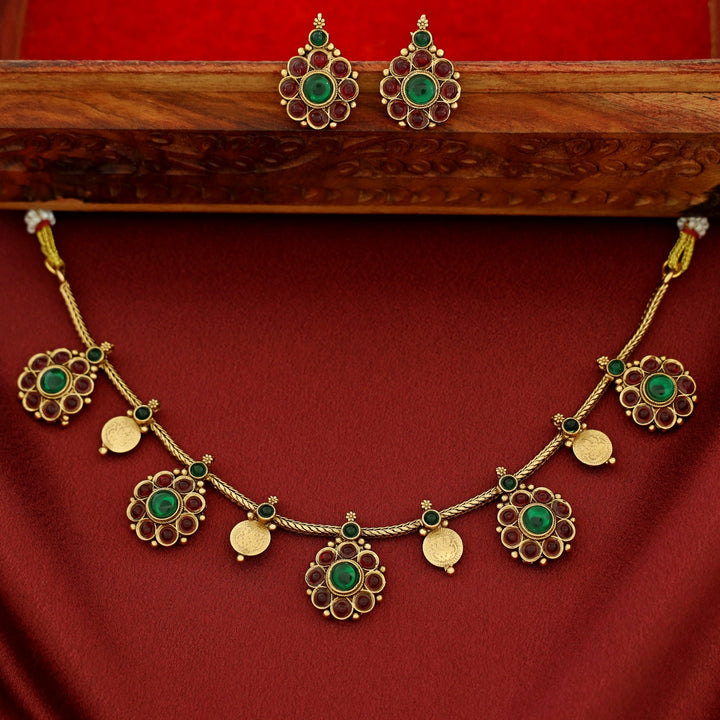 Sreelekha Floral Mini Kashi Short Neckpiece With Earring