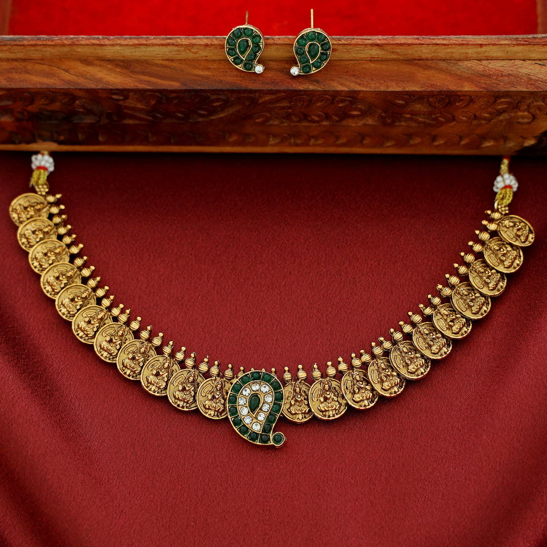 Rama Devi Kashi Short Neckpiece With Stud