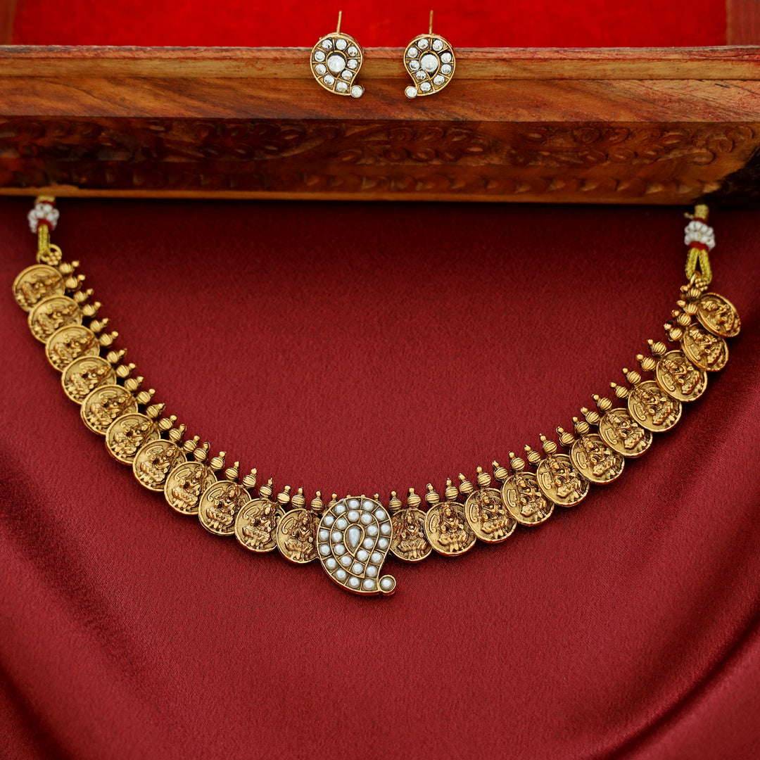 Rama Devi Kashi Short Neckpiece With Stud