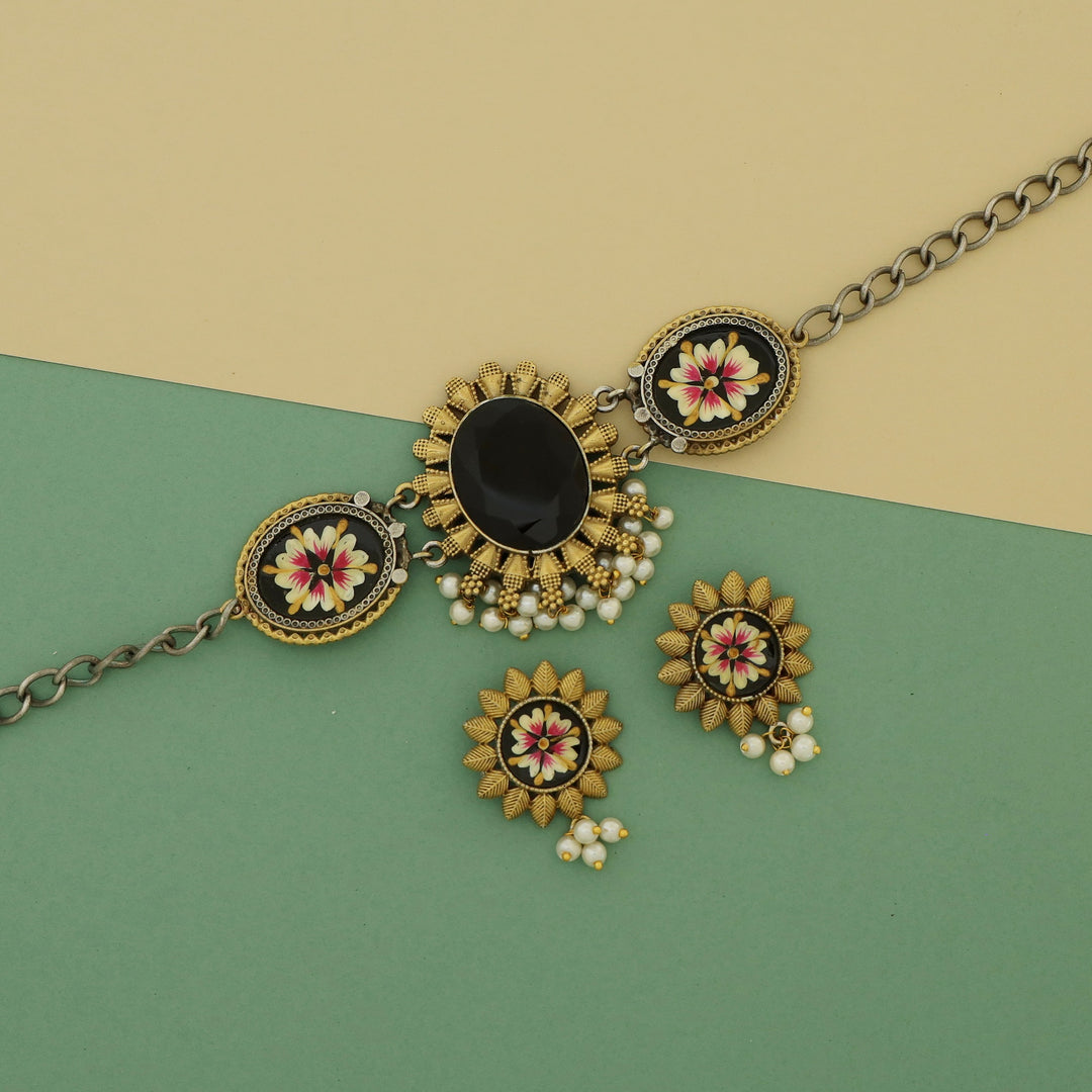 Ekanthika Hand Painted Oval Glossy Pearl Choker With Earring