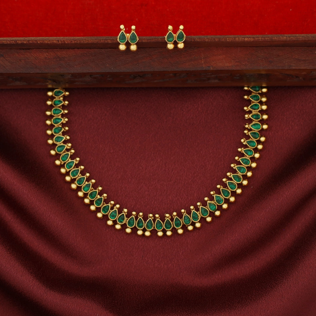 Devalekha Golden Ball Kemp Stone Drop Short Neckpiece With Earring