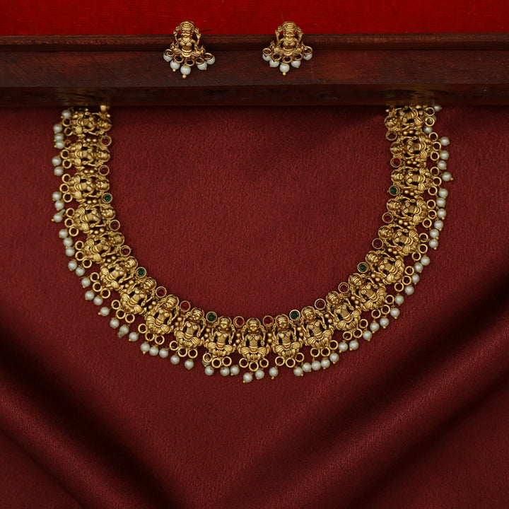 Prisha Devi Pearl Short Neckpiece With Earring