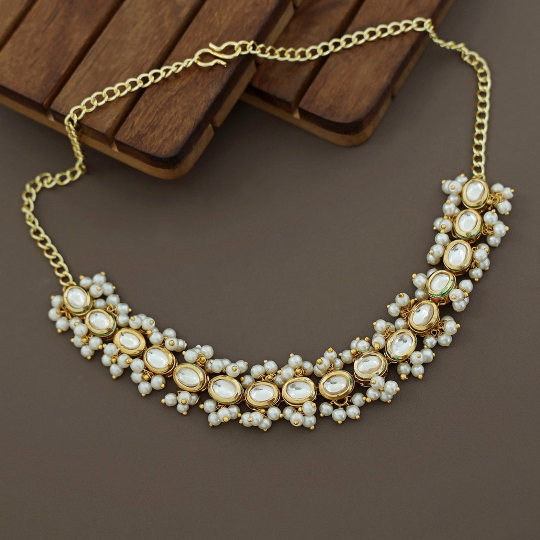 Melorra Kundan Cluster Pearl Short Neckpiece / Choker With Earring