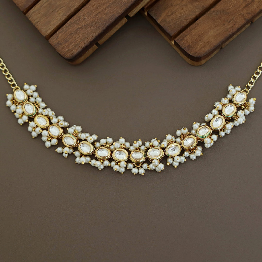 Melorra Kundan Cluster Pearl Short Neckpiece / Choker With Earring