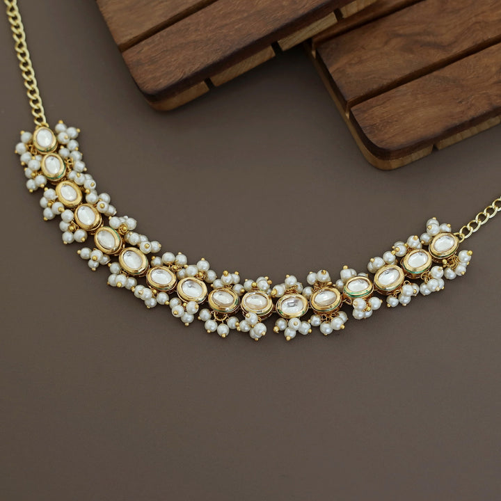 Melorra Kundan Cluster Pearl Short Neckpiece / Choker With Earring