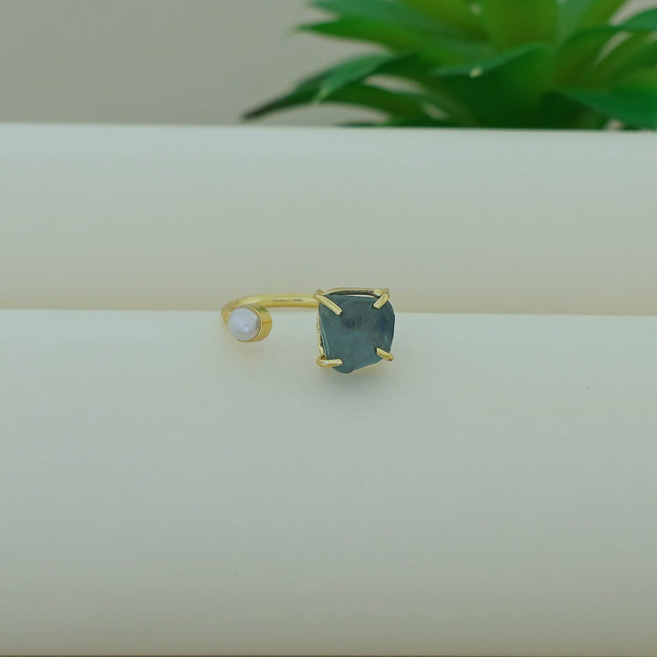 Ena Dyed Stone Plus Mini Pearl Ring