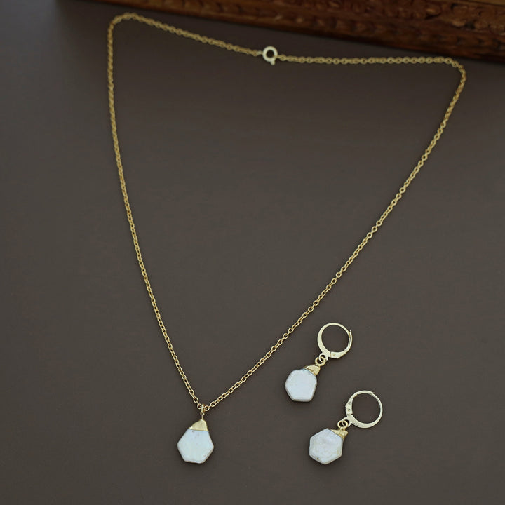 Junie Real Baroque Neckpiece With Hoop Earring