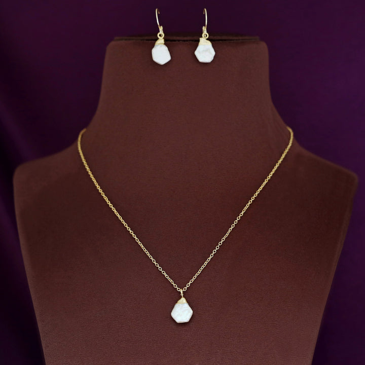 Junie Real Baroque Neckpiece With Hoop Earring