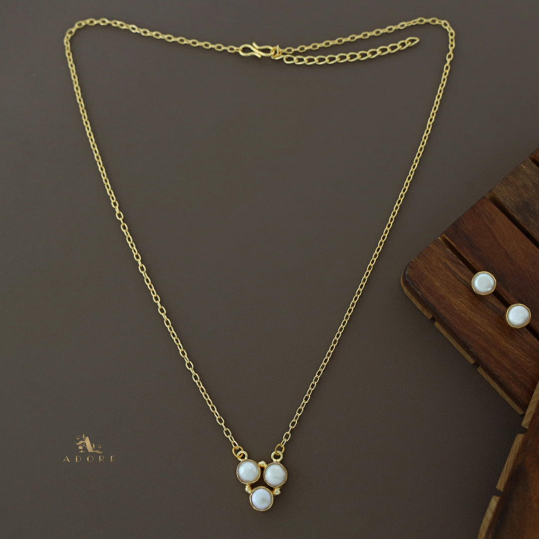 Hafa Tri Pearl Neckpiece With Stud