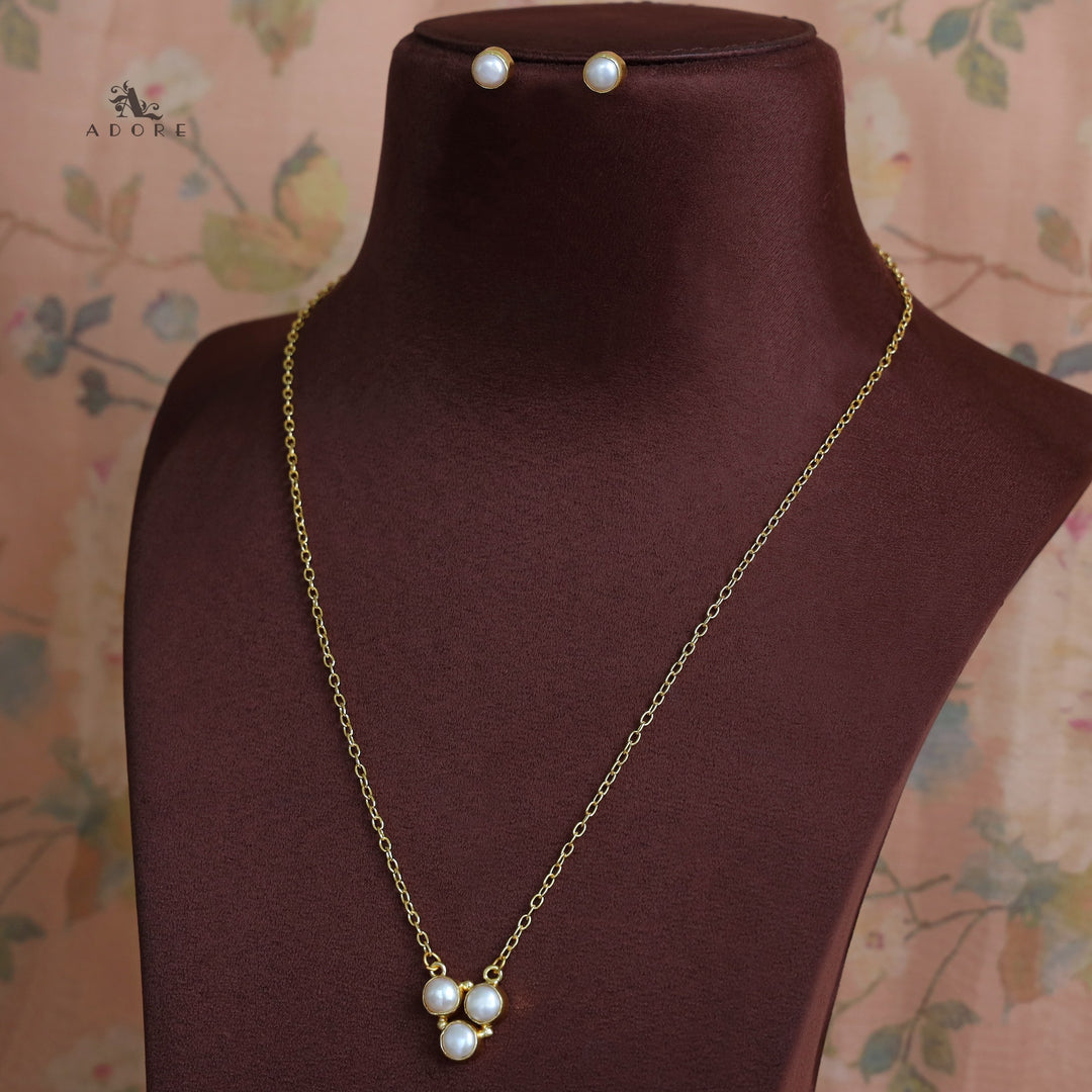 Hafa Tri Pearl Neckpiece With Stud