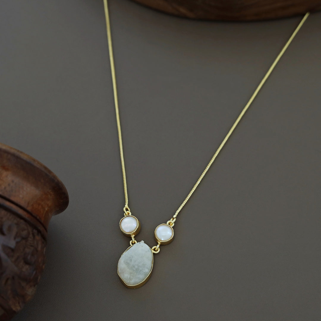 Fresh Water Pearl With Raw Stone Neckpiece