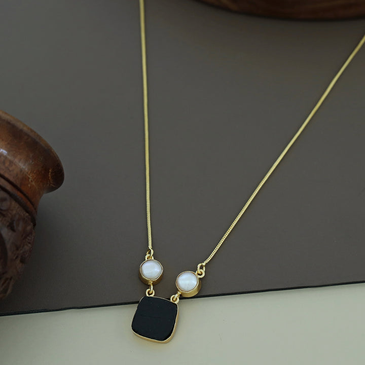 Fresh Water Pearl With Raw Stone Neckpiece
