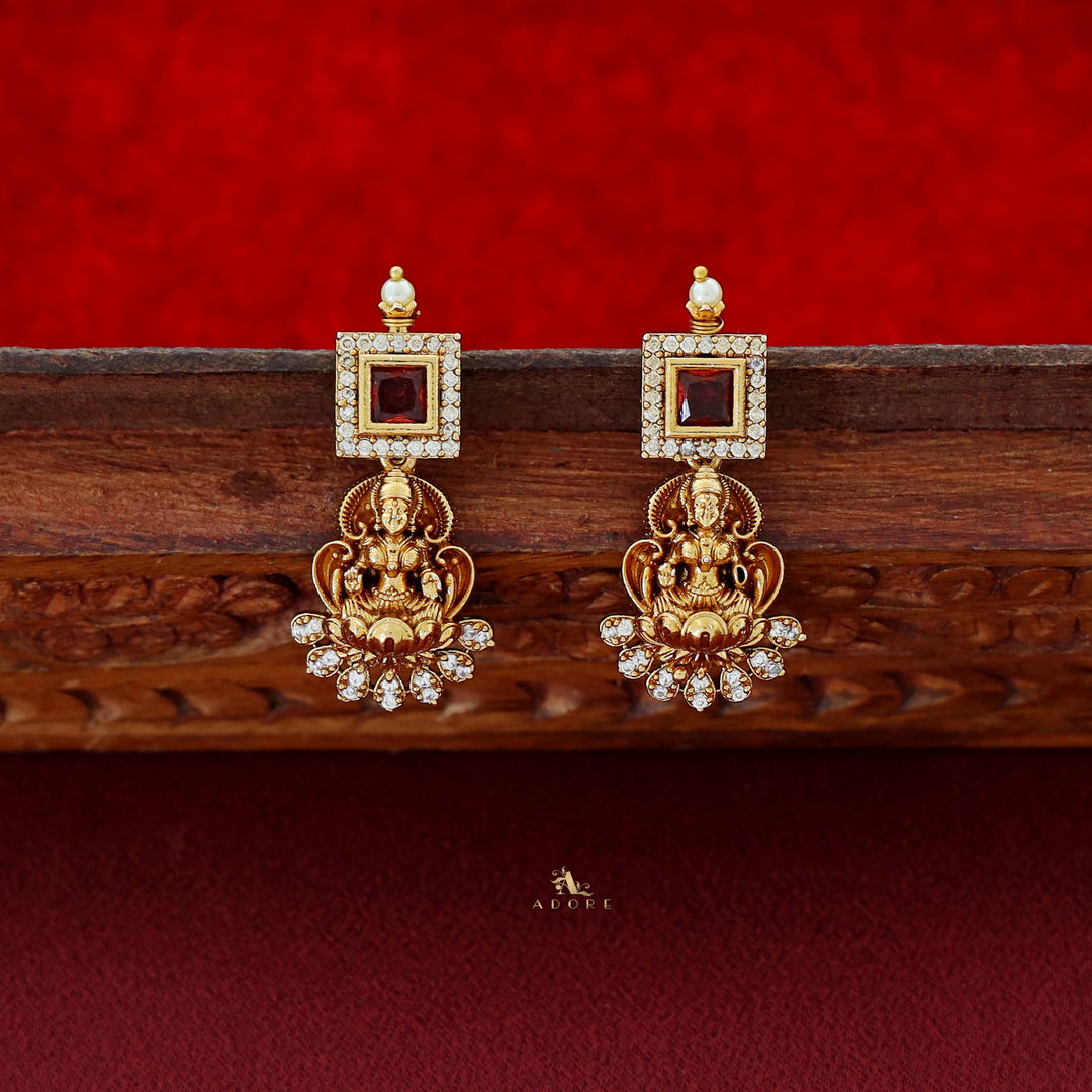 Aiswaryalekshmi Golden Stoned Rectangular Neckpiece With Earring