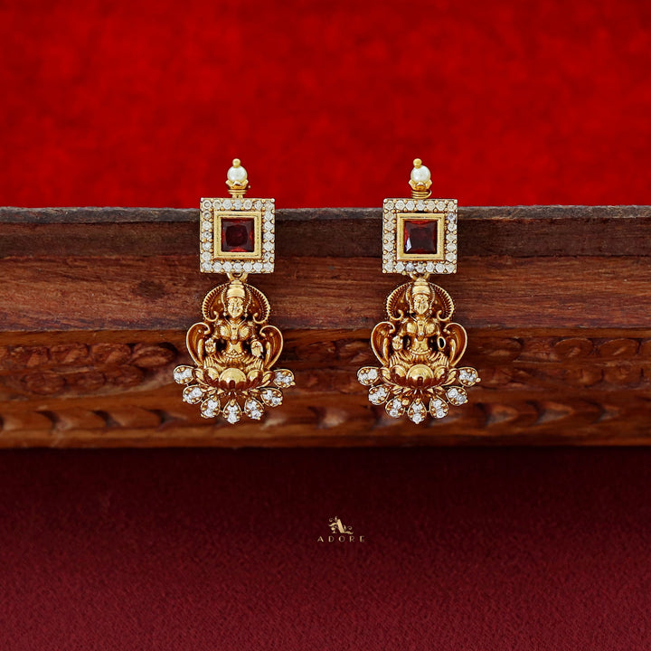 Aiswaryalekshmi Golden Stoned Rectangular Neckpiece With Earring