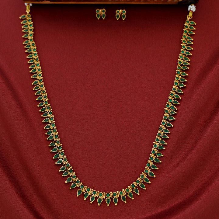 Ujjaini Palakka Neckpiece With Earring