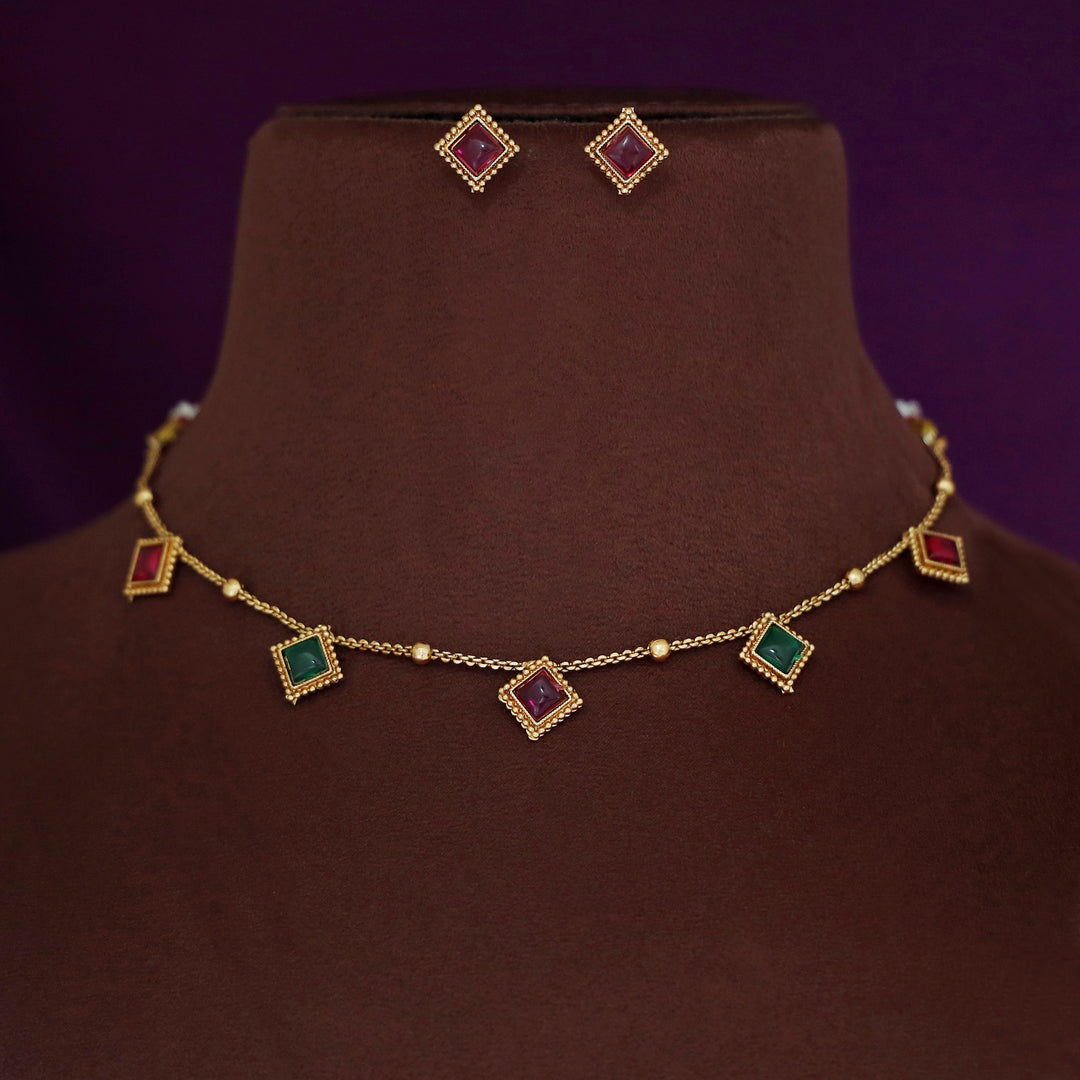 Ashmita Golden Ball Kemp Stone Short Neckpiece With Stud