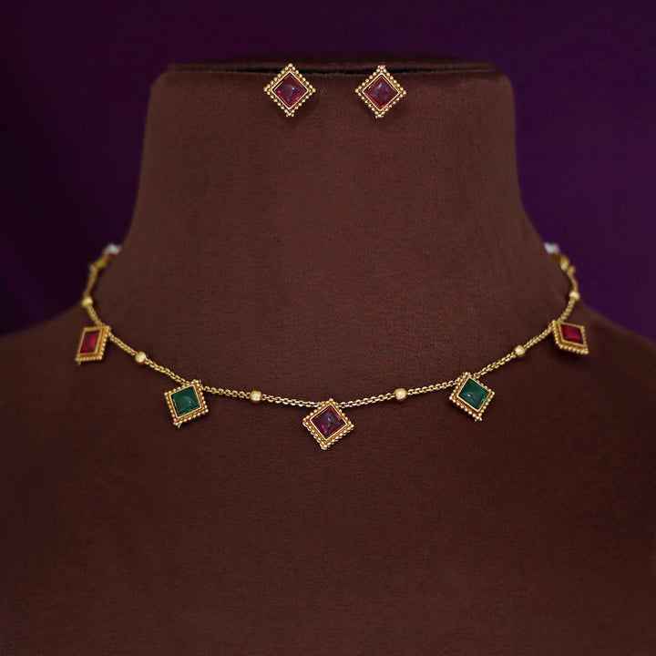 Ashmita Golden Ball Kemp Stone Short Neckpiece With Stud